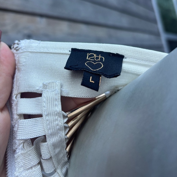 12th Cream dress - Picture 5 of 5